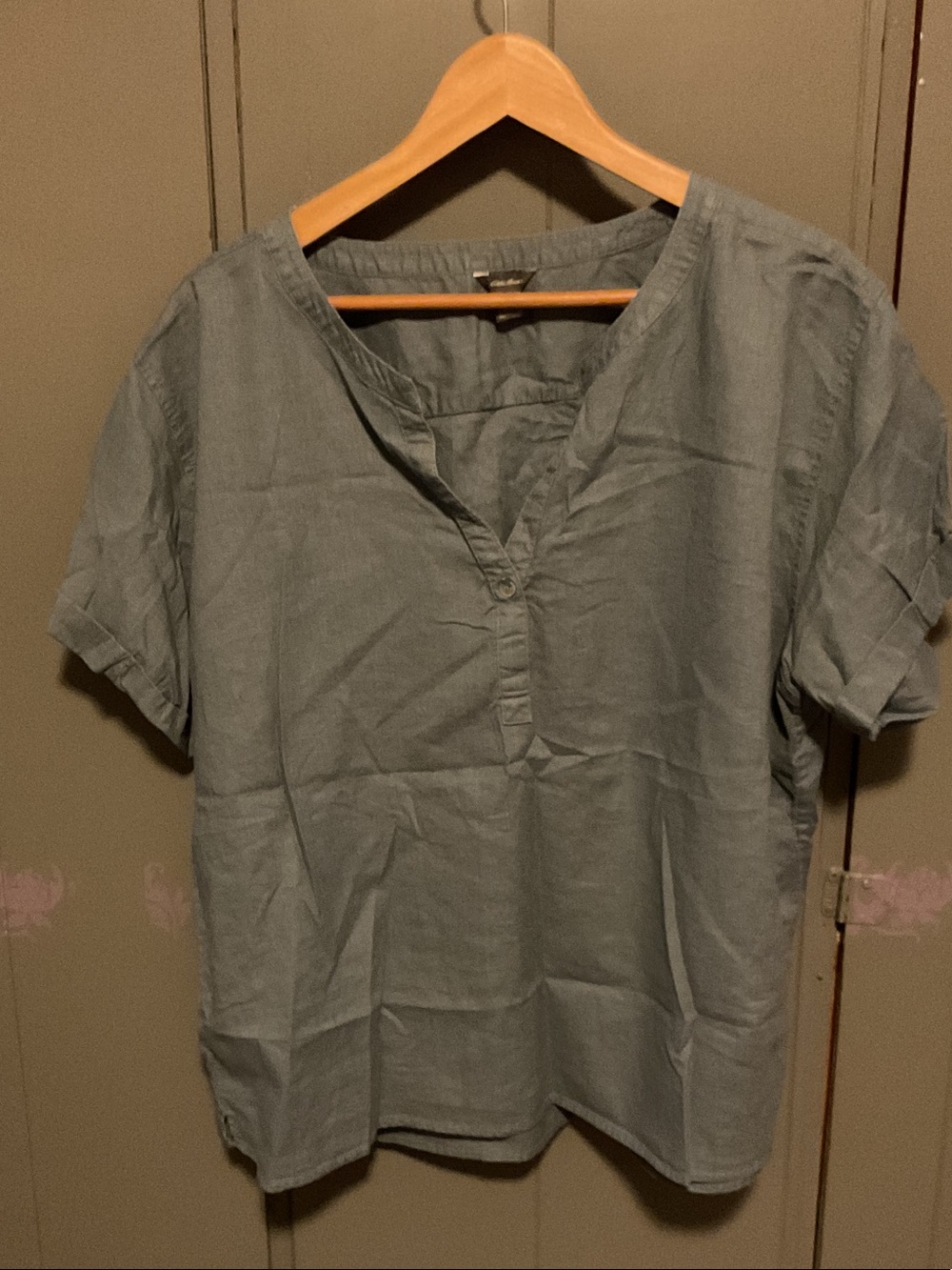 Eddie Bauer Short Sleeve Split-Neck Blouse in Slate Blue